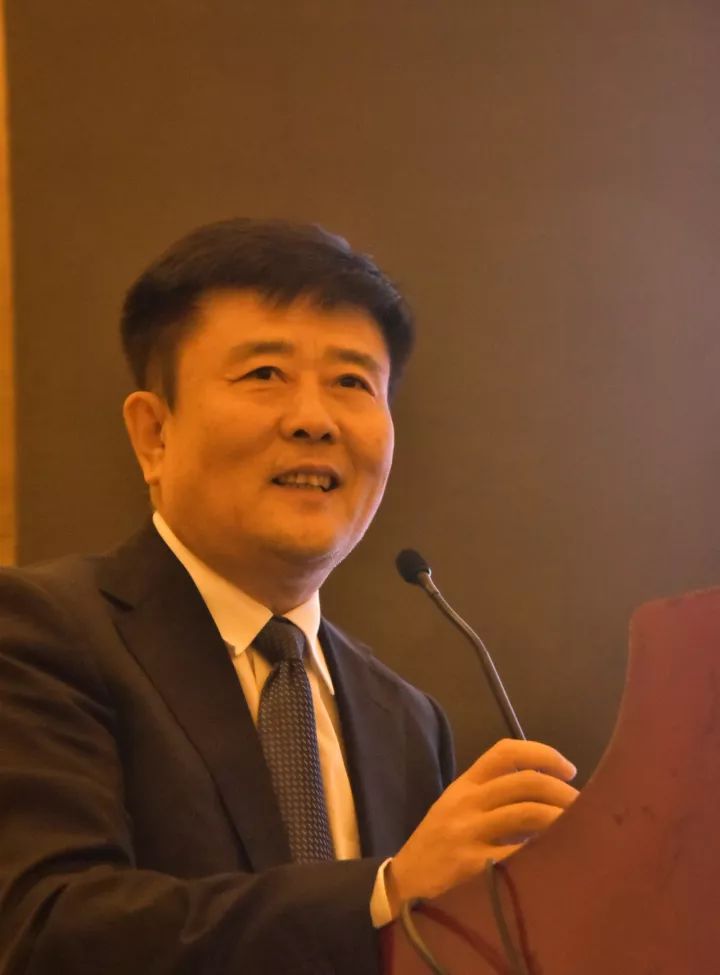 首页 - 澳门(金沙)官网网站首页集团副总院长、首页 - 澳门(金沙)官网网站首页集团学术委员会屈光手术分委会主委王骞教授发表了《全飞smile临床技巧》的演讲。.jpg