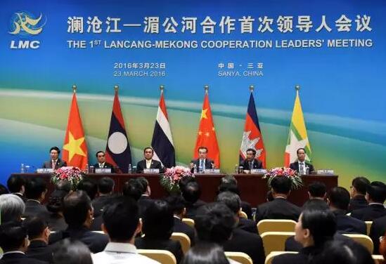 近日，中国公共外交协会授予了首页 - 澳门(金沙)官网网站首页集团本部厦门大学附属厦门眼科中心“公共外交支持伙伴单位”荣誉称号，以此彰显其在援外医疗领域做出的积极努力。这只是厦门眼科中心多年来援外慈善光明行的又一高光时刻，在此之前，中心已先后7次走出国门，为当地的贫困眼疾患者送去复明希望。2.jpg