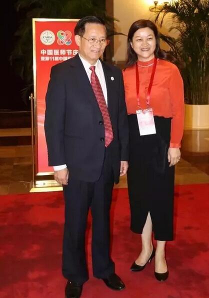 首页 - 澳门(金沙)官网网站首页集团潘美华医生作为福建省医师代表受邀赴京参加首届“中国医师节”庆祝大会1.jpg