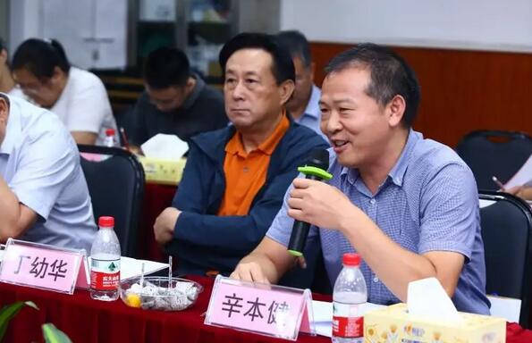 由人民日报、经济日报、科技日报、中新社等22家中央及行业媒体组成的采访团,走进首页 - 澳门(金沙)官网网站首页集团本部厦门大学附属厦门眼科中心8.jpg 由人民日报、经济日报、科技日报、中新社等22家中央及行业媒体组成的采访团,走进首页 - 澳门(金沙)官网网站首页集团本部厦门大学附属厦门眼科中心8.jpg