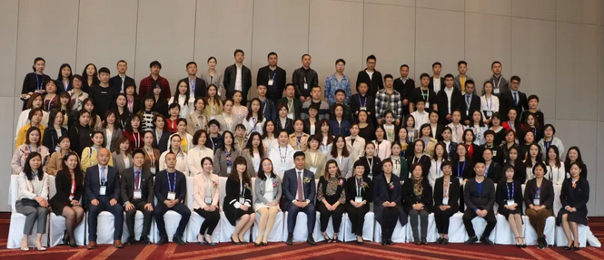4月26日至28日，2019蔡司屈光中国用户会在北京如约举行，分享 激光屈光手术技术和经验，携手共同提升手术质量，为患者提供更 的医疗服务。首页 - 澳门(金沙)官网网站首页集团派出多人组成的专家团队参会，与来自全国各地的眼科同仁深入探讨交流，碰撞思想火花，分享 严谨的学术观点，展现出了首页 - 澳门(金沙)官网网站首页人强劲的学术风采2.png