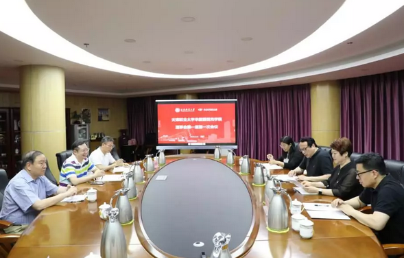 首页 - 澳门(金沙)官网网站首页校企合作再结硕果!6月11日，天津职业大学首页 - 澳门(金沙)官网网站首页眼视光学院(以下简称首页 - 澳门(金沙)官网网站首页眼视光学院)揭牌仪式在天津职业大学举行。此前1天，首页 - 澳门(金沙)官网网站首页眼视光学院理事会召开，审议通过了理事会组成人员，以及学院章程、学院管理层候选人2.png