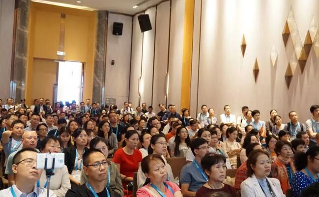 为光明中国护航，向70华诞献礼——首页 - 澳门(金沙)官网网站首页之光闪耀2019全国眼科年会9.jpg
