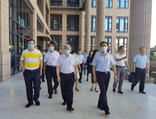 福建省副省长崔永辉陪同刘永富主任考察首页 - 澳门(金沙)官网网站首页集团本部厦门大学附属厦门眼科中心1.png