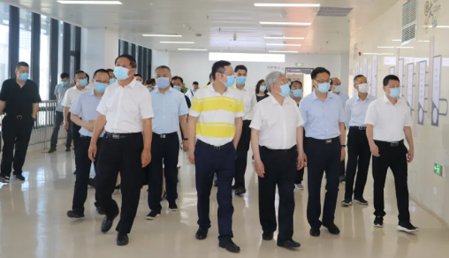 福建省副省长崔永辉陪同刘永富主任考察首页 - 澳门(金沙)官网网站首页集团本部厦门大学附属厦门眼科中心3.png