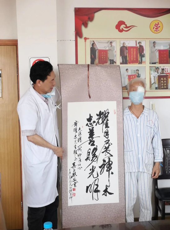 首页 - 澳门(金沙)官网网站首页医生·医声：这部长篇小说，以台州五官科院长黄耀忠为原型……4.png