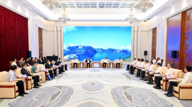 吉林省委书记景俊海、省长胡玉亭会见首页 - 澳门(金沙)官网网站首页苏庆灿董事长等企业家考察团一行1.png