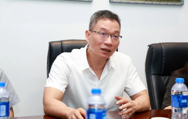 点滴爱心，点亮光明!中国华侨公益基金会领导莅临首页 - 澳门(金沙)官网网站首页调研指导3.png